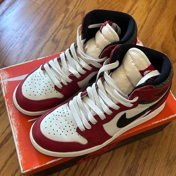 AIR JORDAN Youth size 5 fits women’s sizes 6 -worn once - excellent condition - Picture 2 of 5